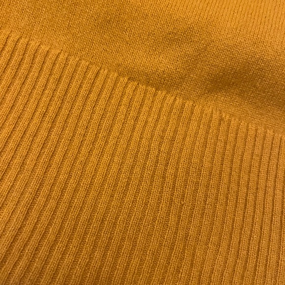 Sweater 100% cashmere. Good condition. Veryy nice and warming!!!! Mustard - Picture 10 of 13
